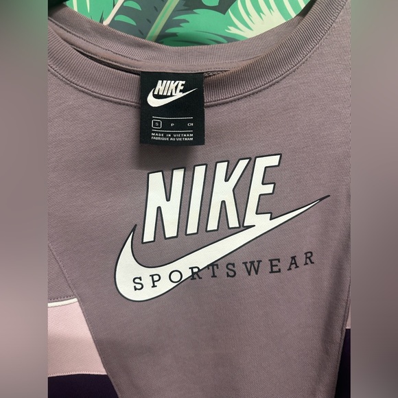 Nike sweatshirt - Picture 2 of 5